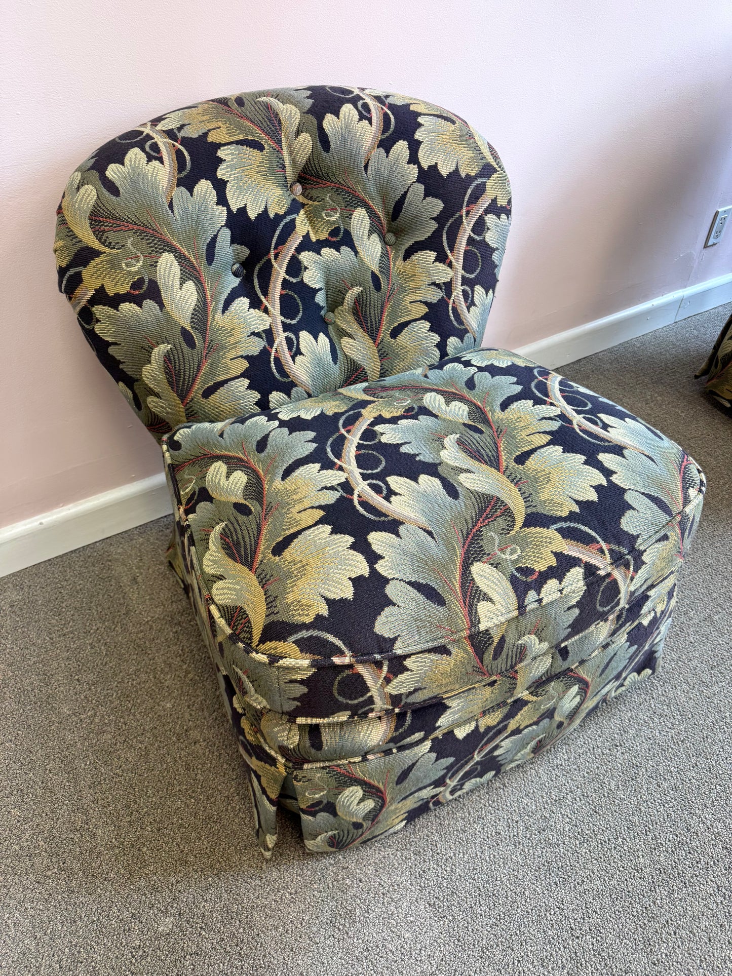 Vintage Hickory White Swiveling Lounge Chair/item