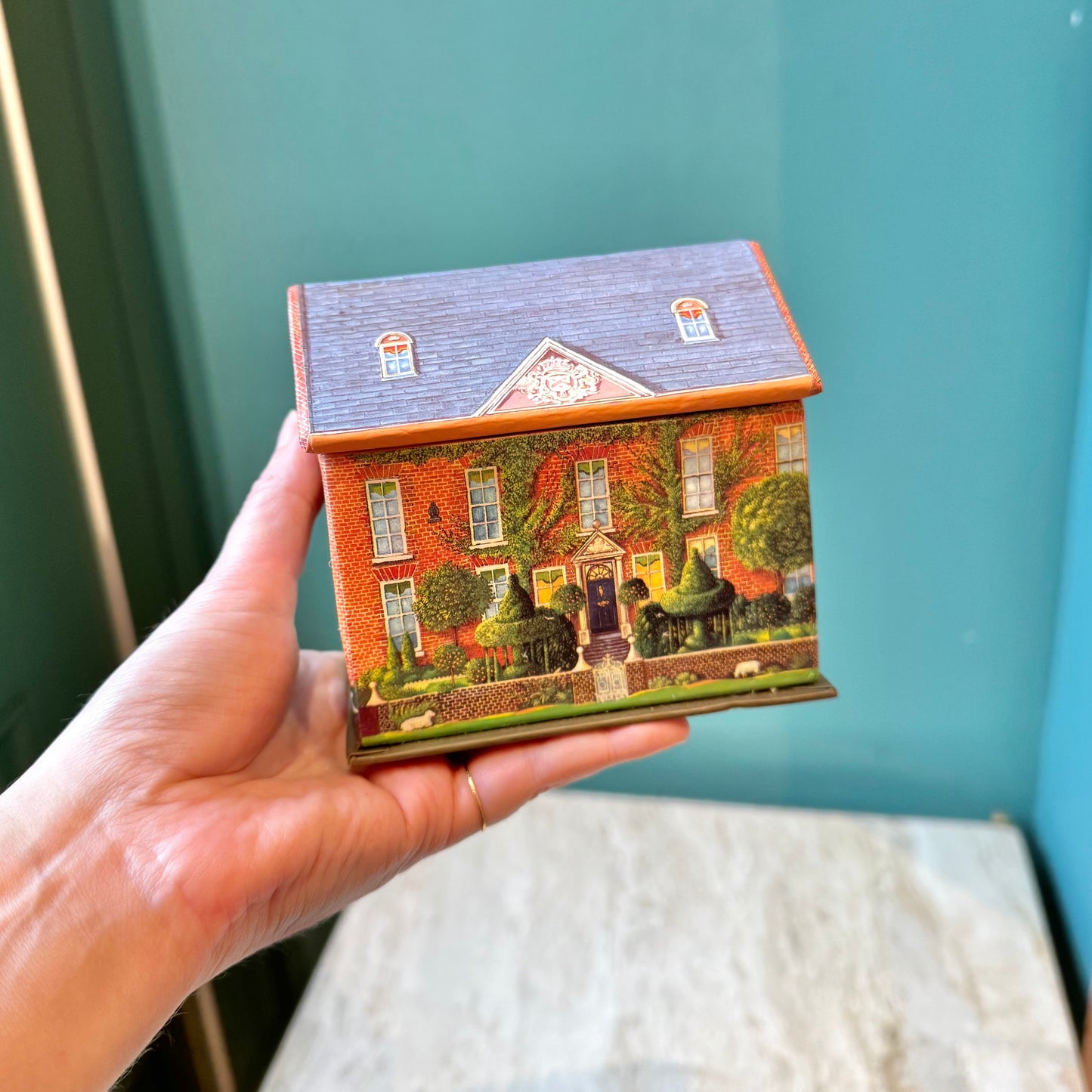 Vintage House Keepsake Box by Alan Cracknell