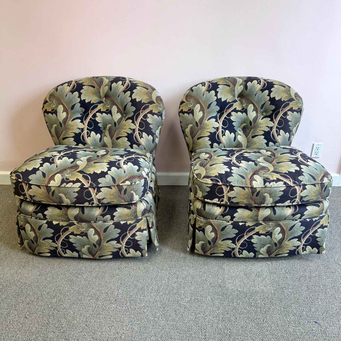 Vintage Hickory White Swiveling Lounge Chair/item