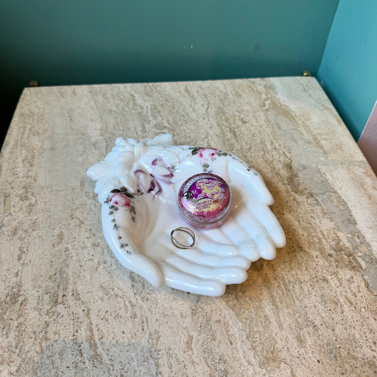 Vintage Milk Glass Hands Catchall/Soap Dish