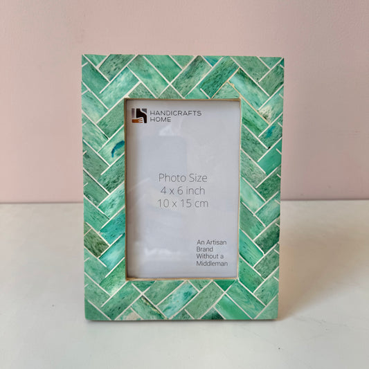 Handmade Green Leaf Bone Inlaid Picture Photo Frame: 4"x6"