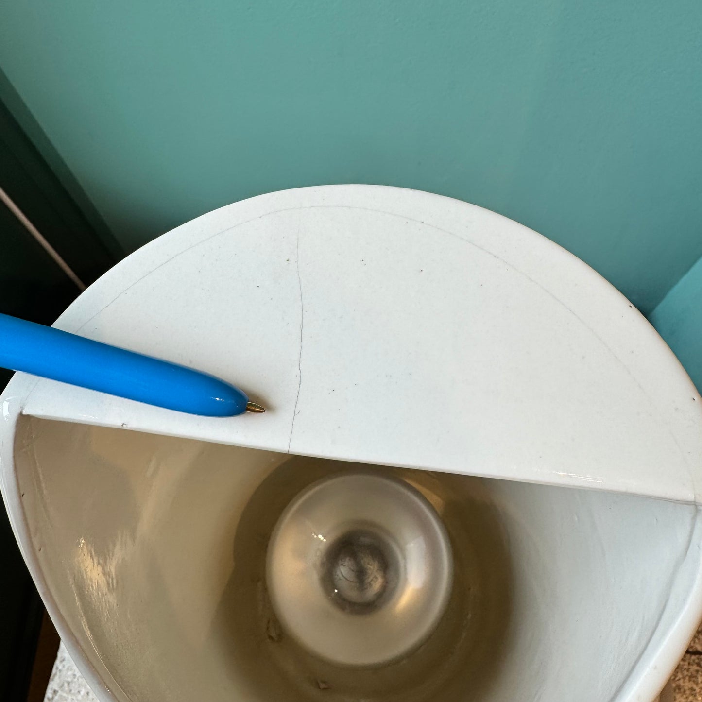 Vintage 1980's Modernist White Ceramic Lipstick Lamp