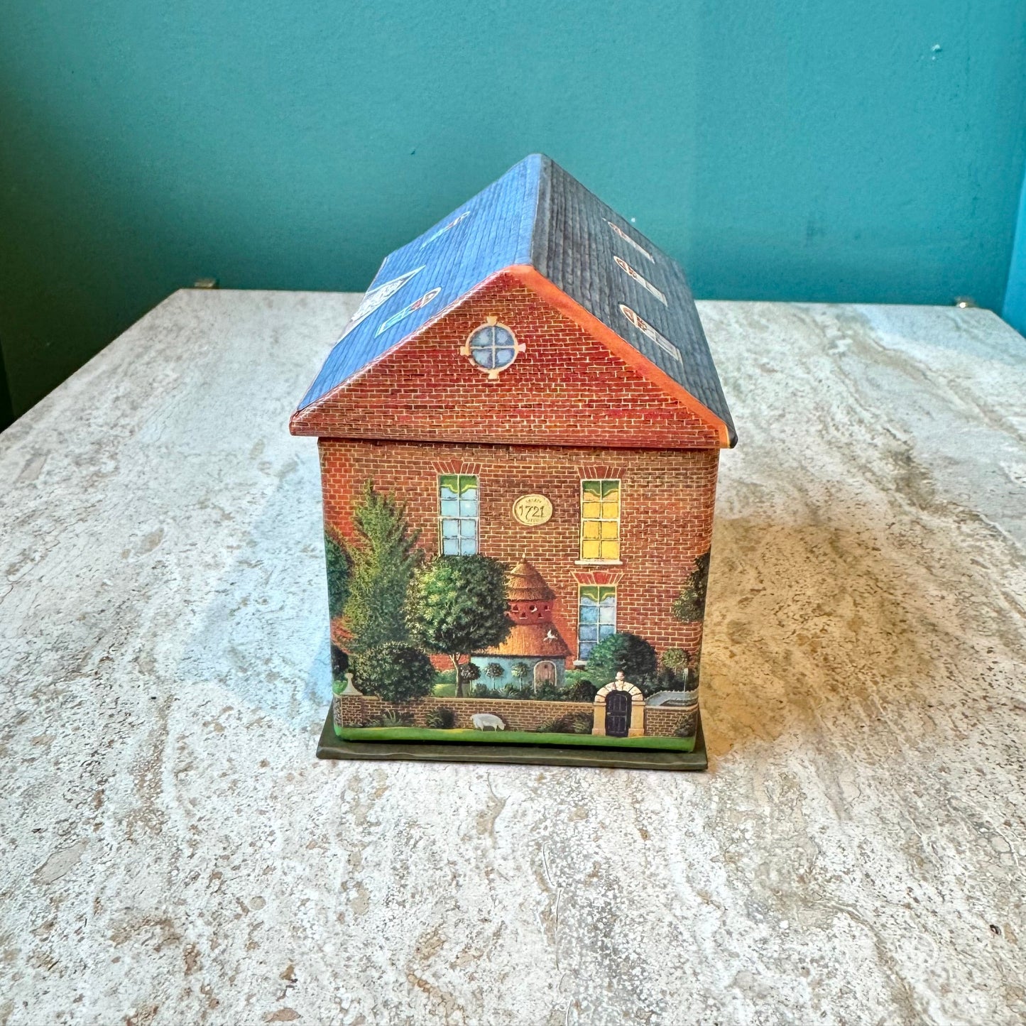 Vintage House Keepsake Box by Alan Cracknell