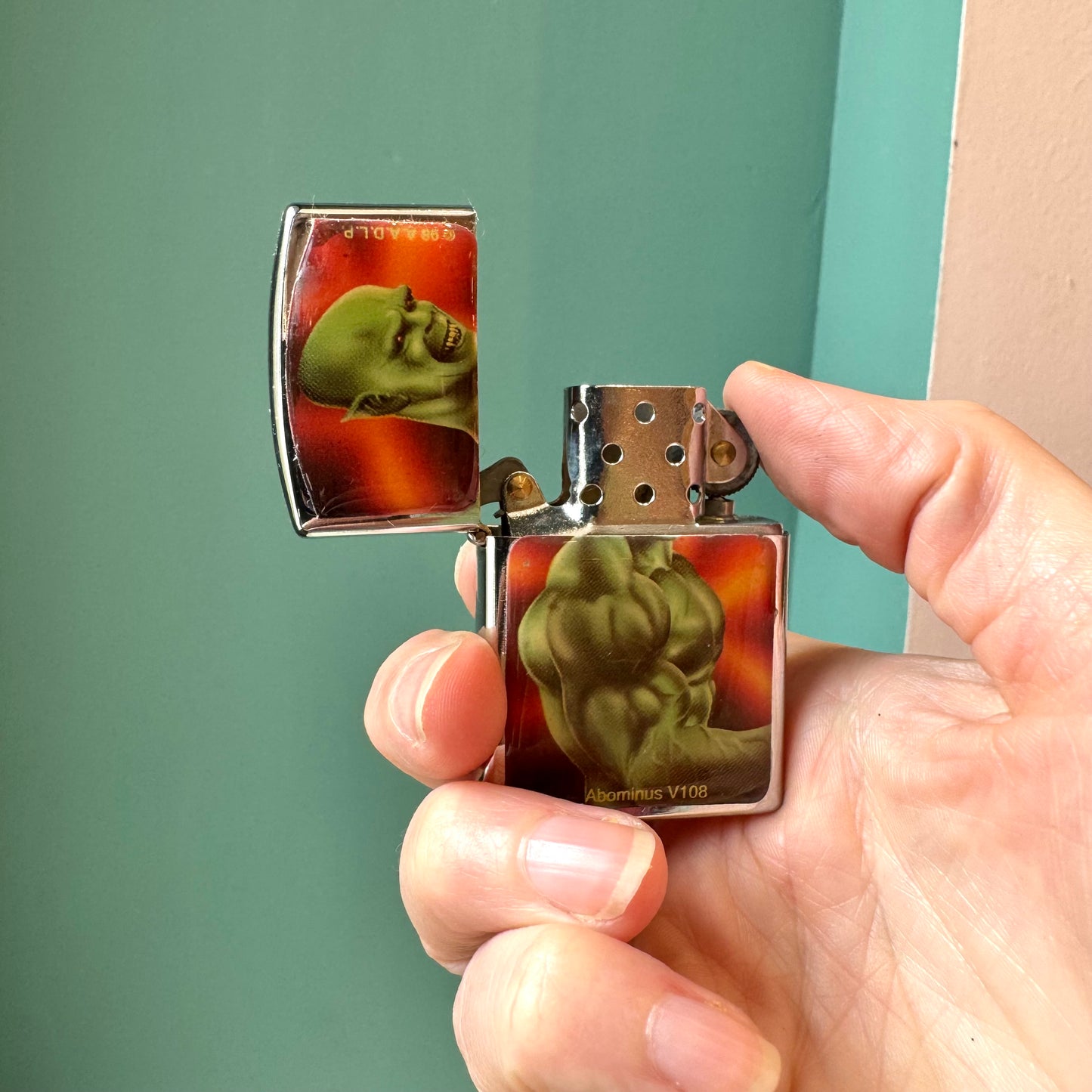Vintage Vampire Lighter/item