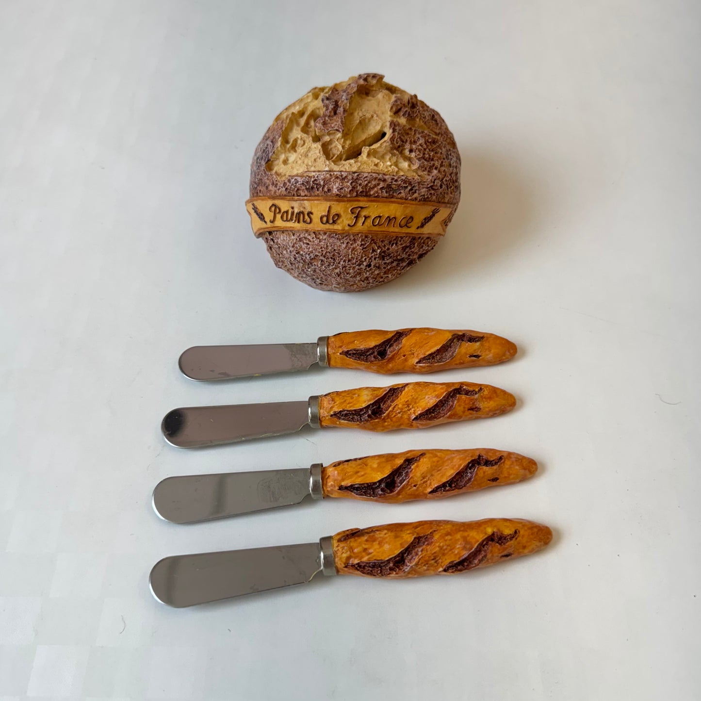 Vintage Set of 4 Spreader Knives in "Pains de France" Bread Loaf Caddy