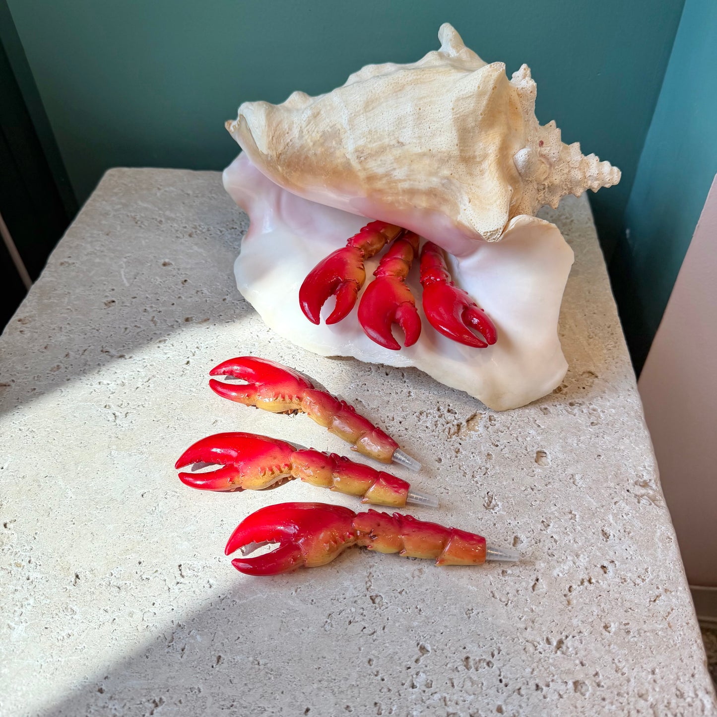 Lobster Claw Pen