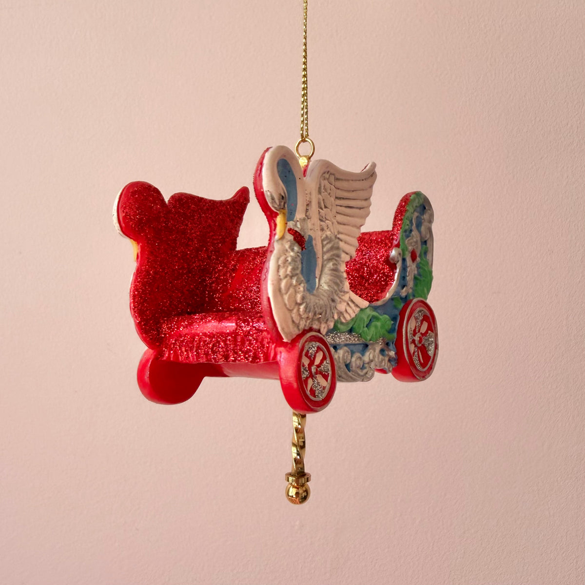 Resin Carousel Swan Carriage Ornament