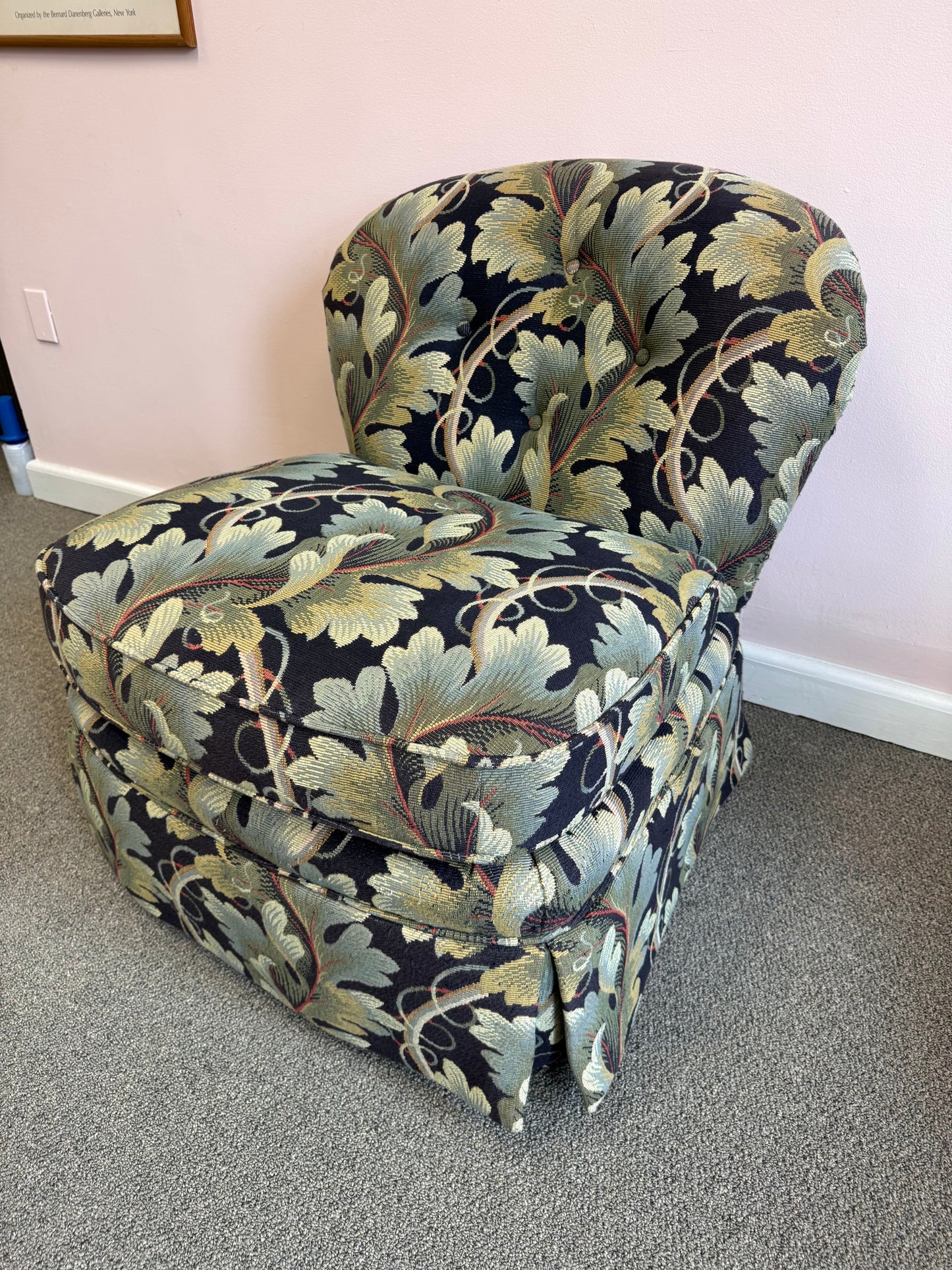 Vintage Hickory White Swiveling Lounge Chair/item