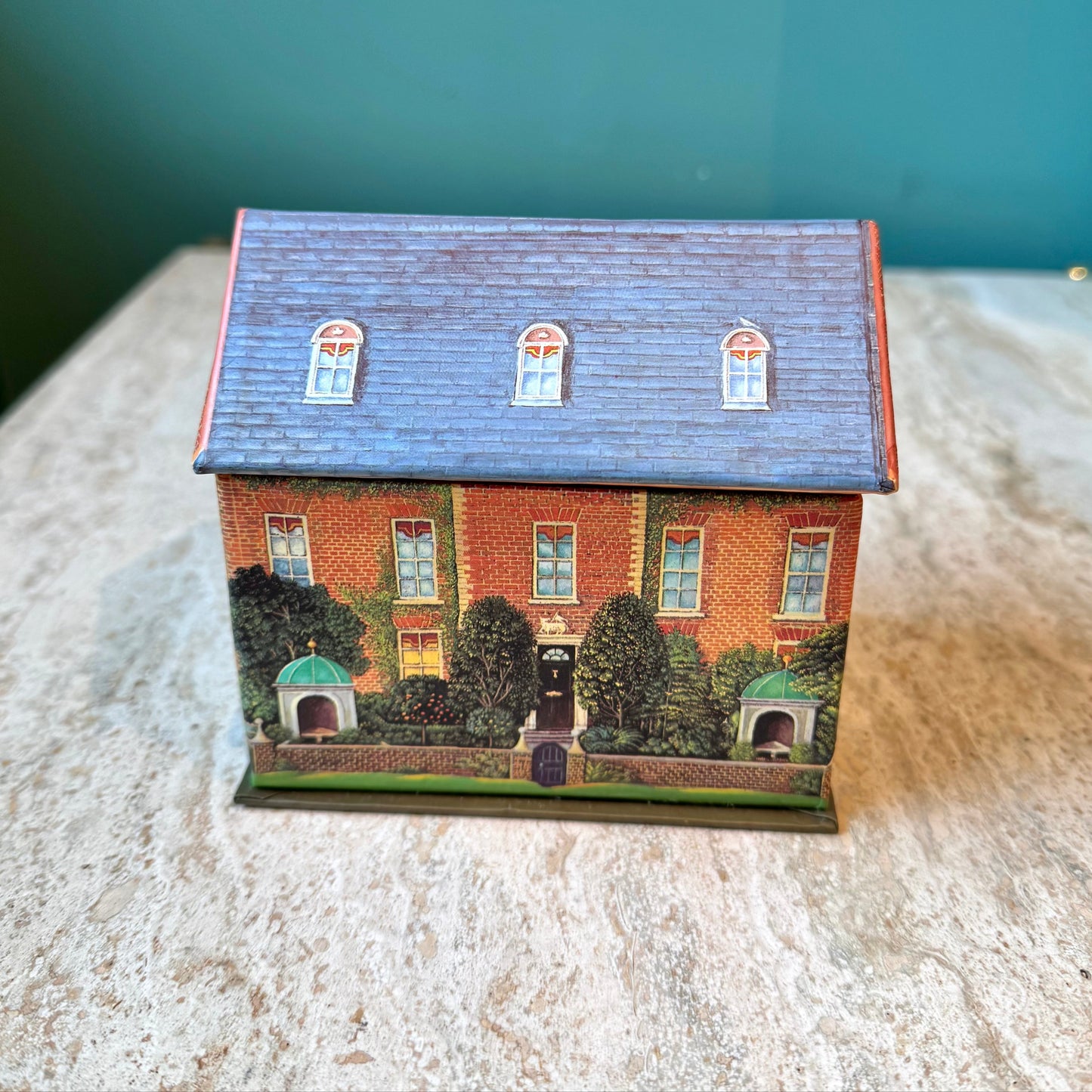Vintage House Keepsake Box by Alan Cracknell