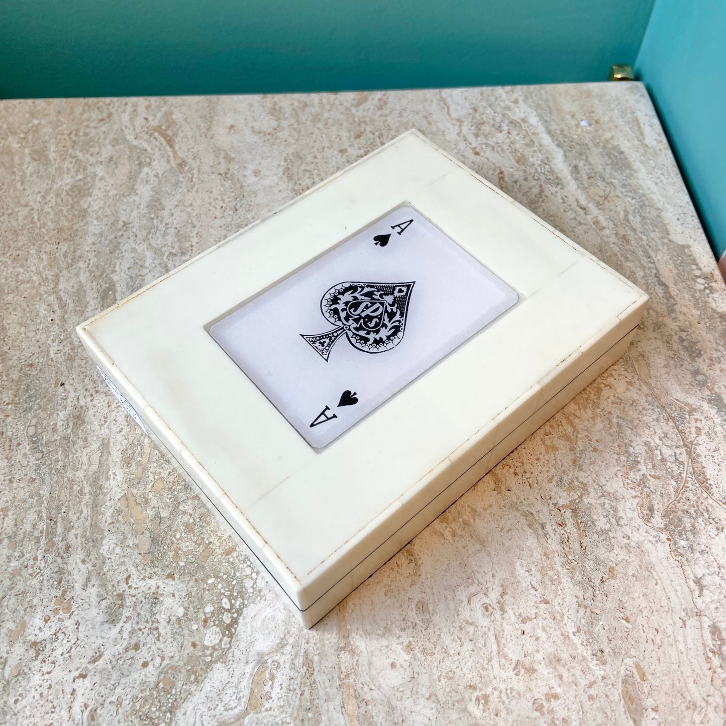White Resin Ace Box with 2 Deck of Cards