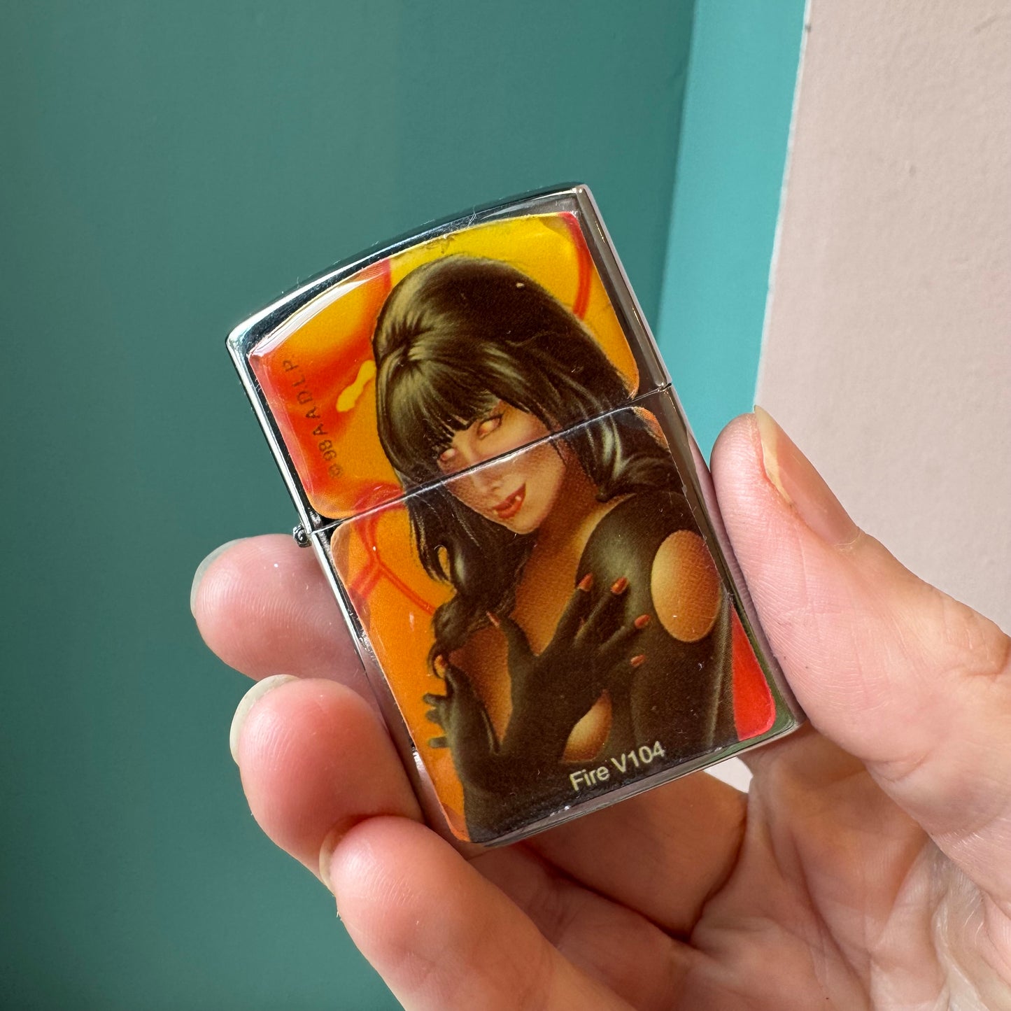 Vintage Vampire Lighter/item