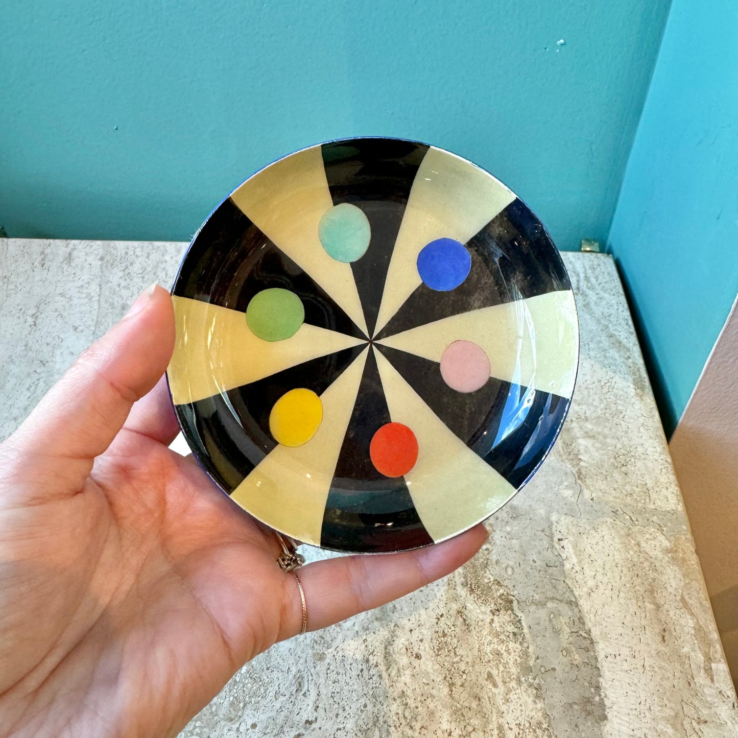 Benson's Color Hexagon Round Enamel Tray