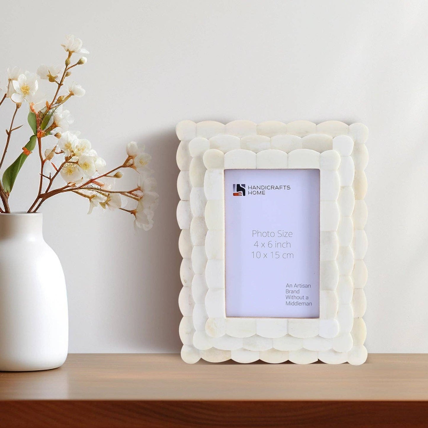 Scalloped Bone Inlay Picture Frame: 4"x 6"