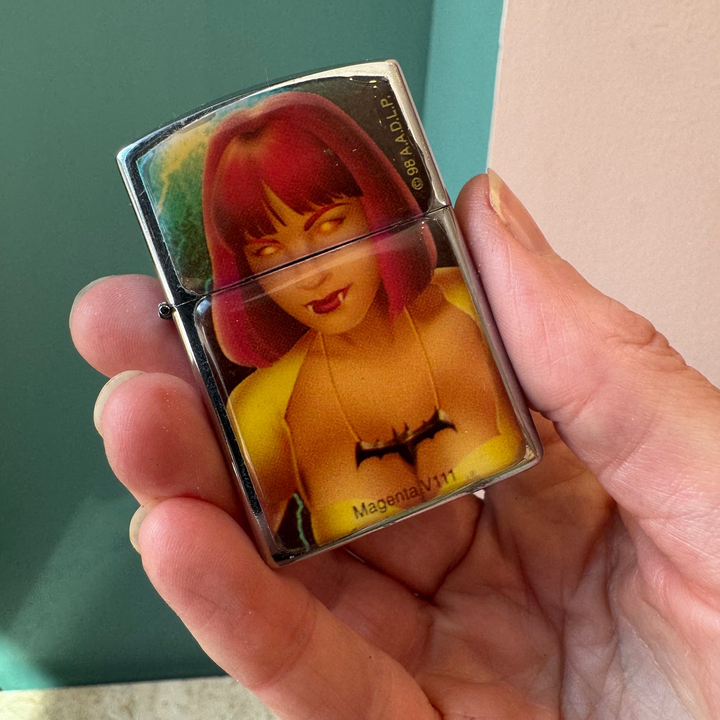 Vintage Vampire Lighter/item