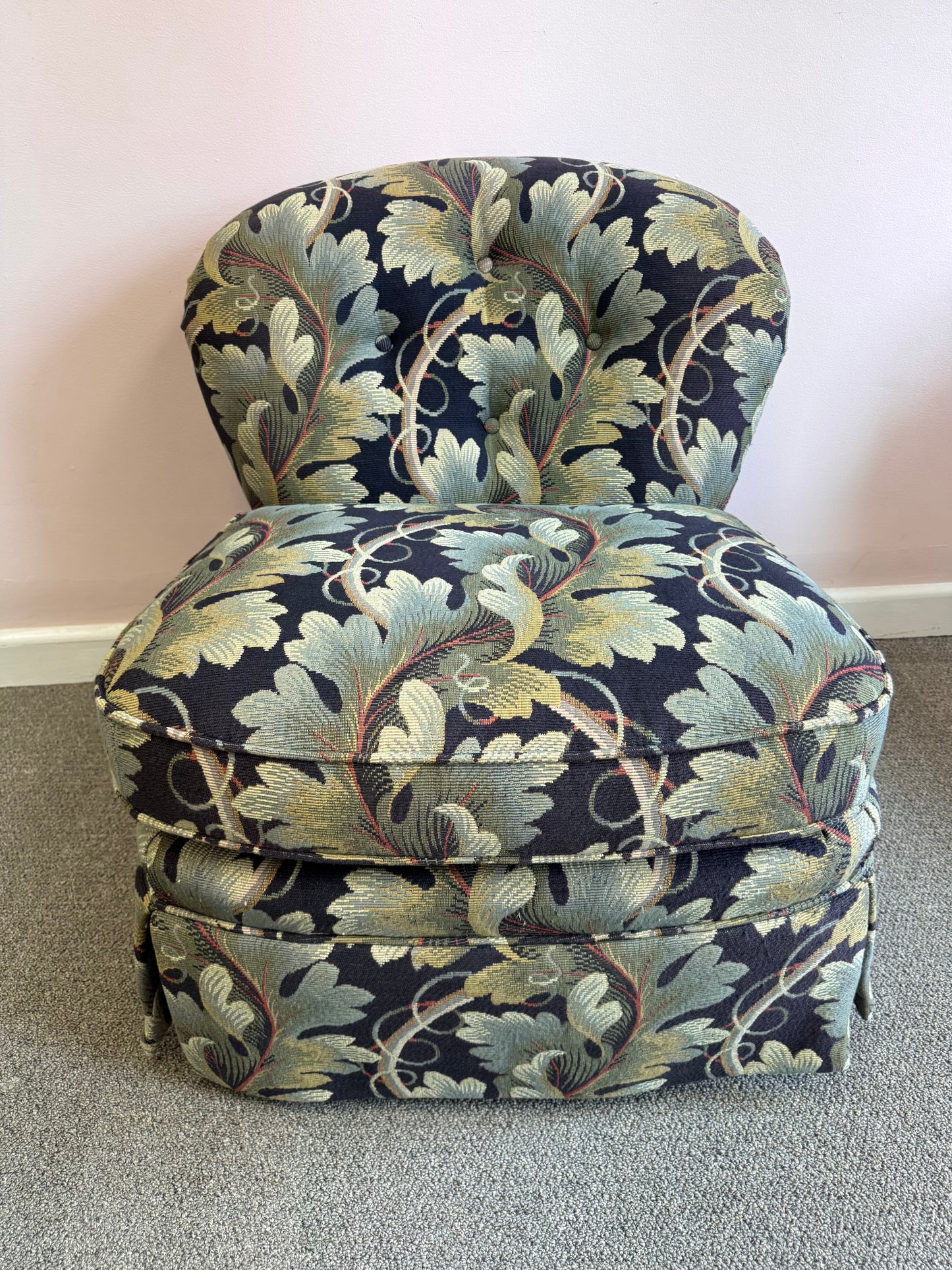 Vintage Hickory White Swiveling Lounge Chair/item