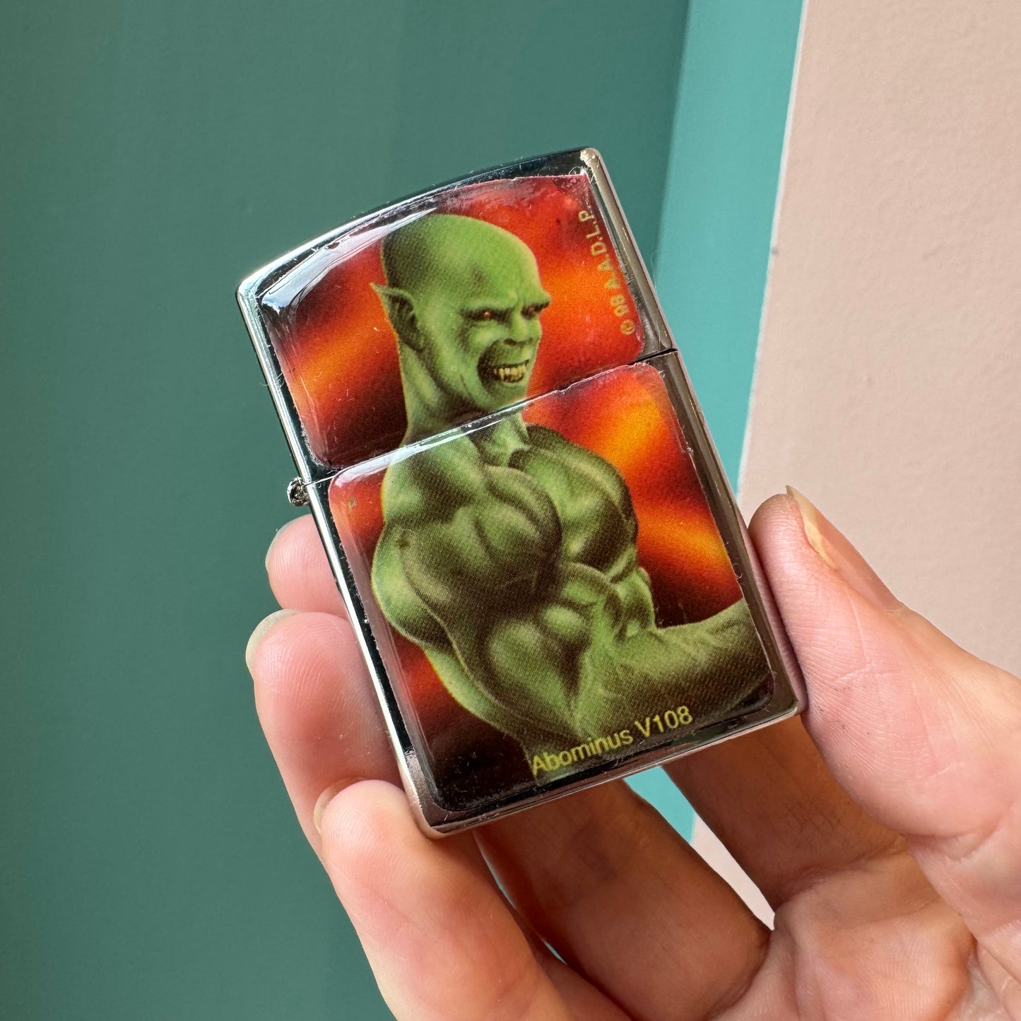 Vintage Vampire Lighter/item