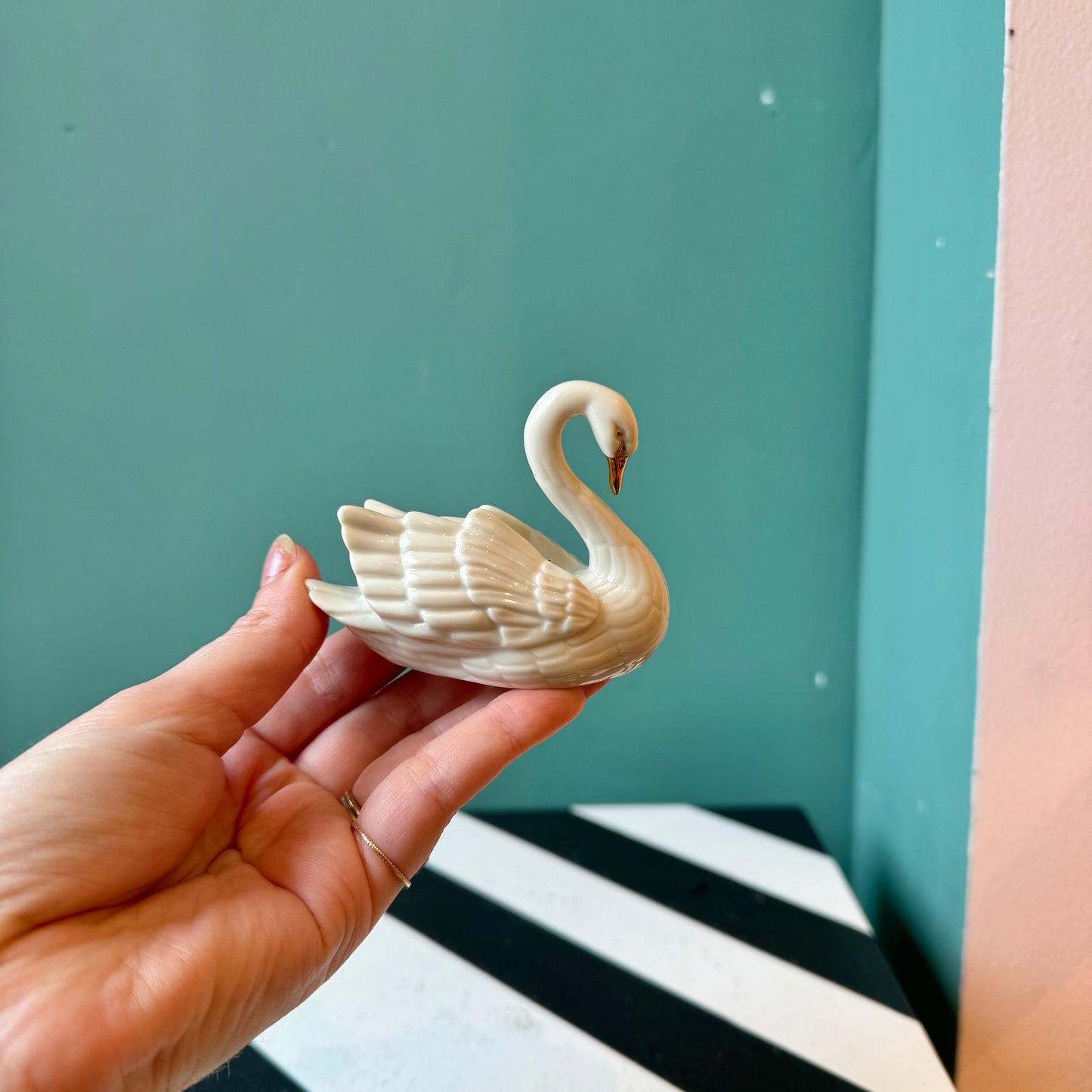 Vintage Porcelain Lenox Swan Figurine/Card Holder