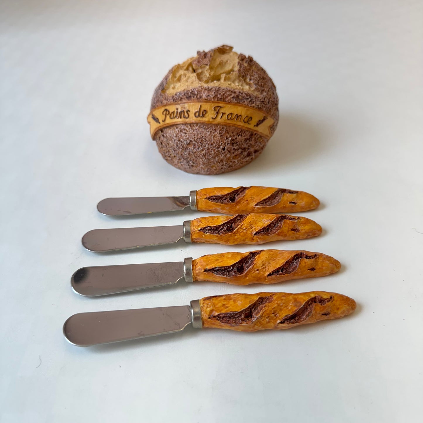 Vintage Set of 4 Spreader Knives in "Pains de France" Bread Loaf Caddy