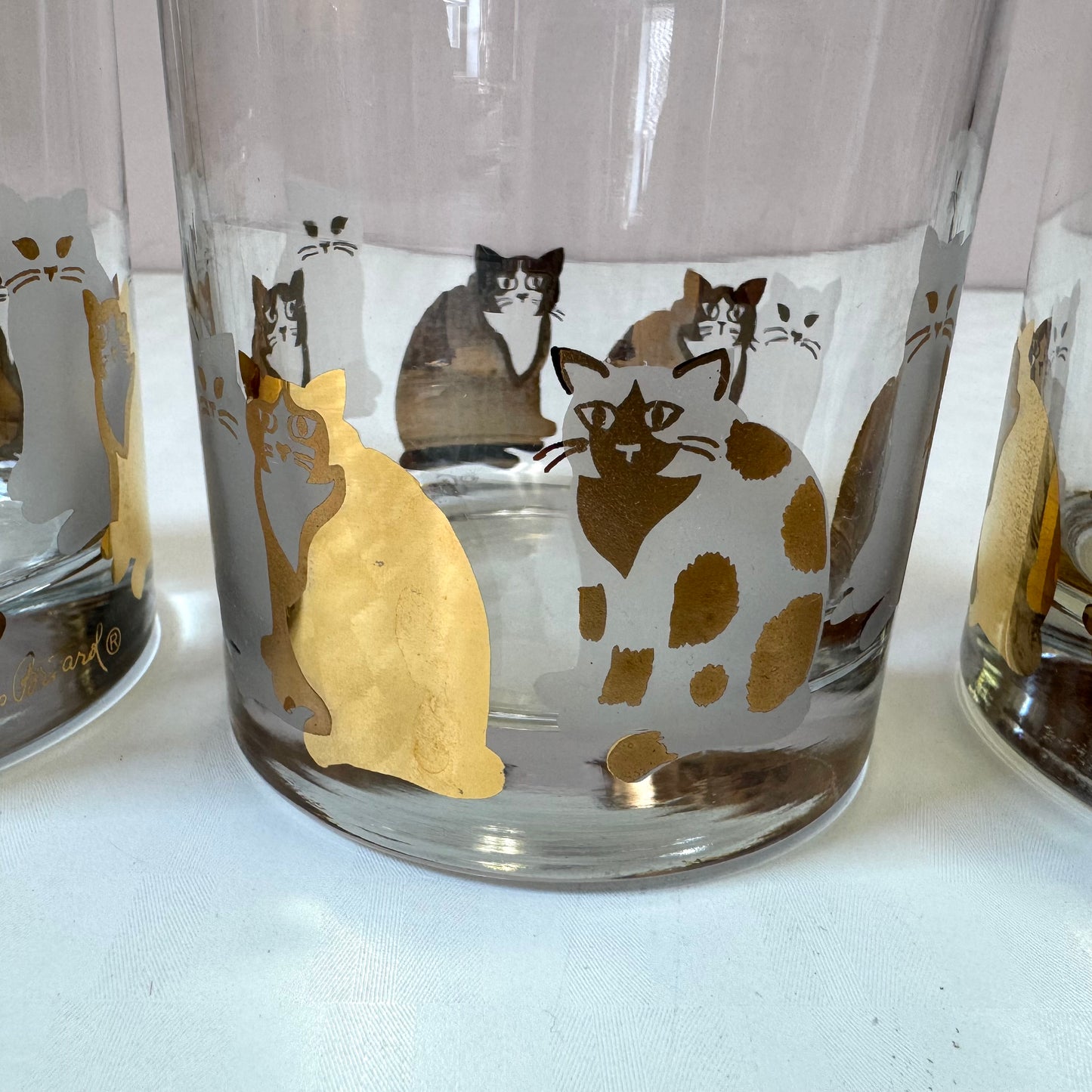Vintage Set of Four 22 Karat Gold and White Cat Rock Glasses by Georges Briard