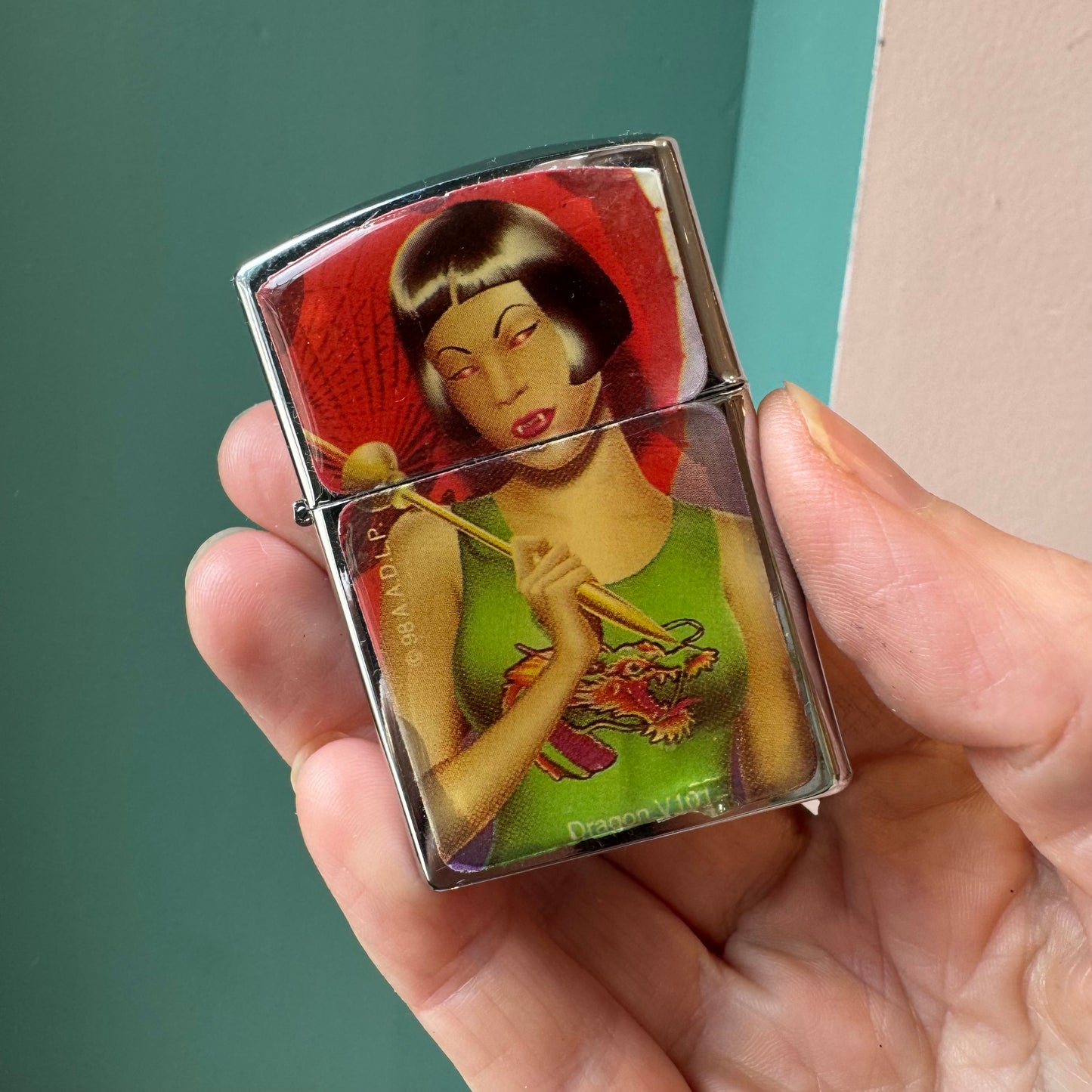 Vintage Vampire Lighter/item